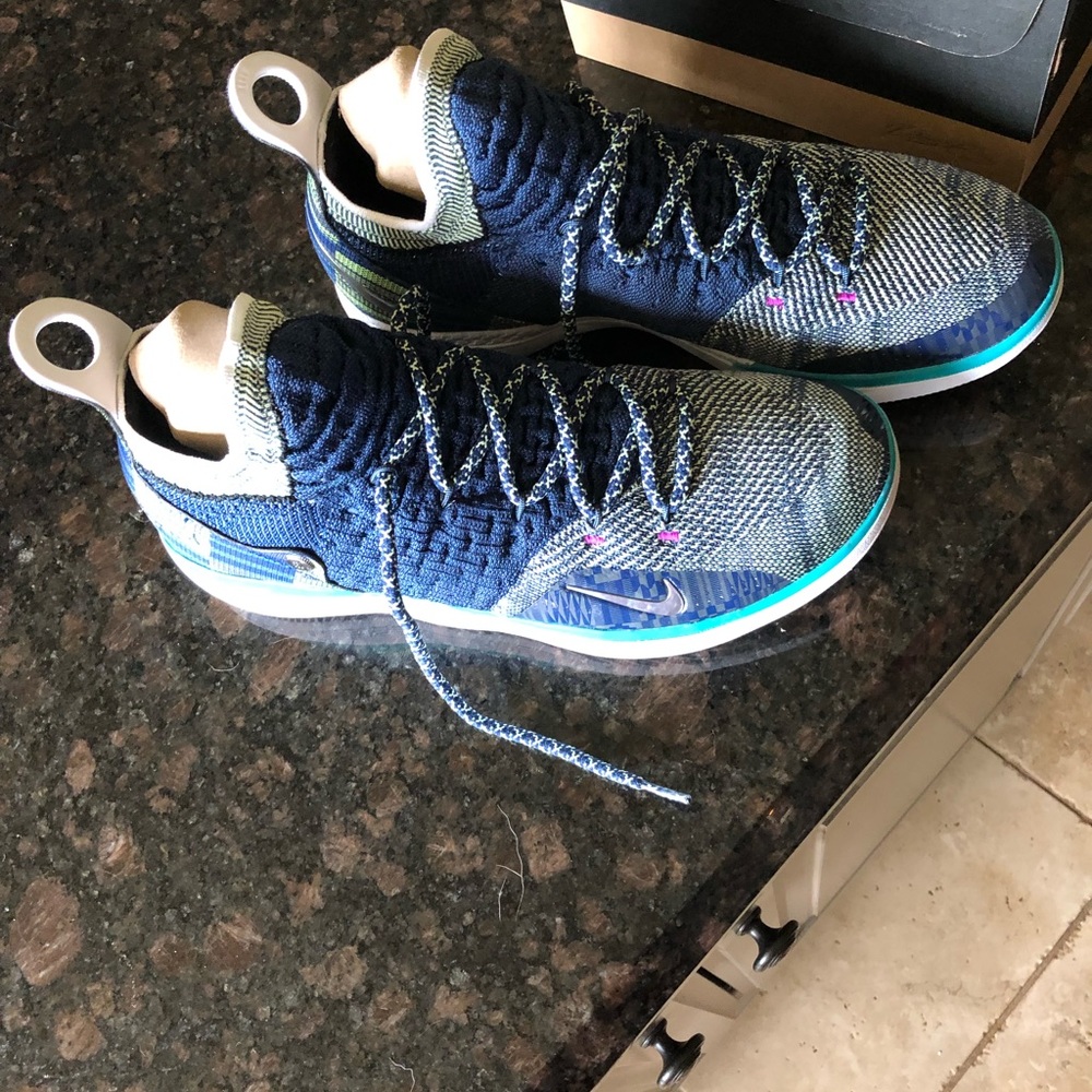 KD 11 (Size 11.5) - Picture 4 of 5